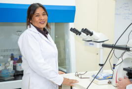 Docente de la Universidad San Cristóbal de Huamanga fortalece investigación sobre enfermedades zoonóticas en la UFRO