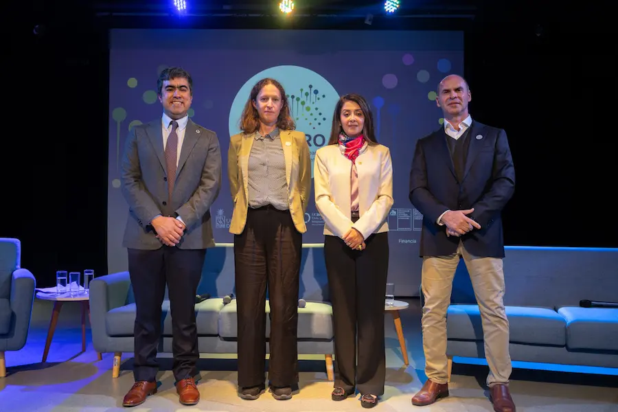 Autoridades y científicos de la UFRO y entidades asociadas en el lanzamiento del centro nacional CITAGRO.
