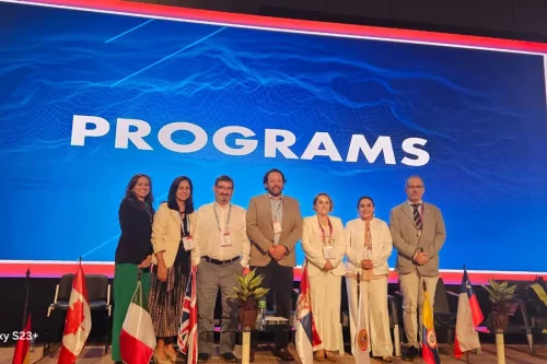 Decano FICA participa en encuentro internacional IA e ingeniería