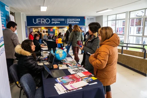 Expo de Postgrado UFRO 2026 en el Hall Central