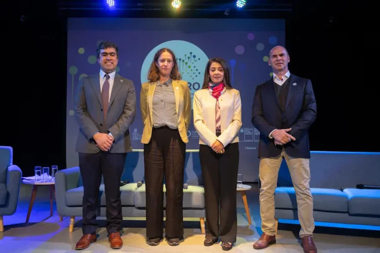 Autoridades y científicos de la UFRO y entidades asociadas en el lanzamiento del centro nacional CITAGRO.