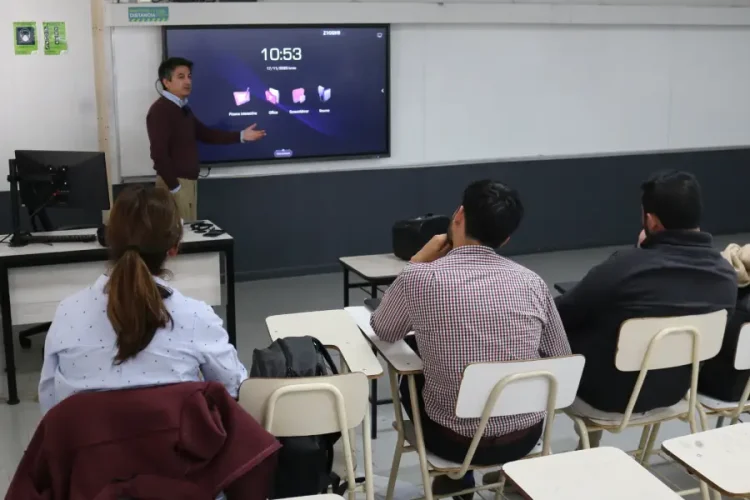 Sistema-multiplataforma-salasRyRA