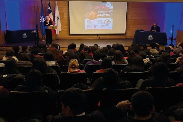 charla-monica-gonzalez