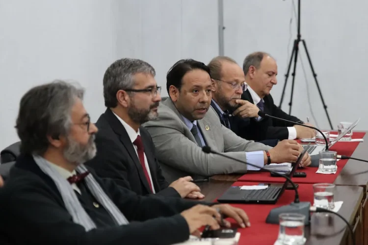 UFRO, UV y UST proponen nueva industria tecnológica de semiconductores para Chile