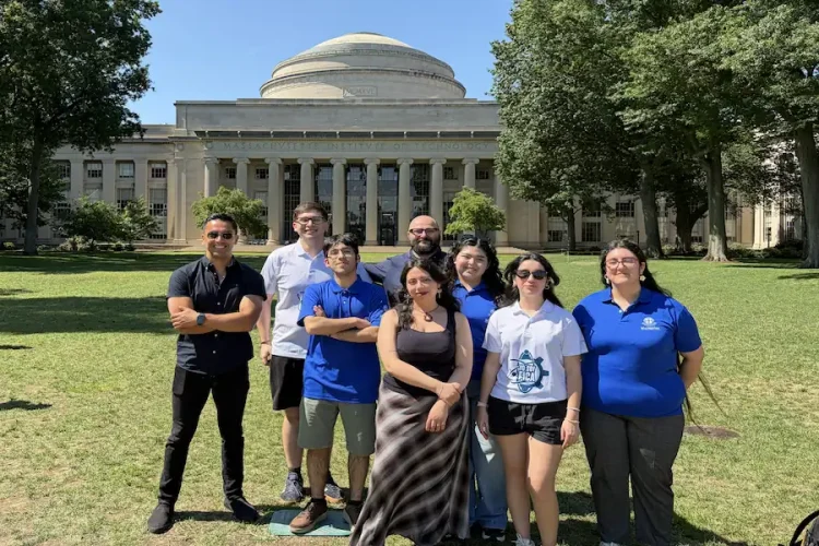 Estudiantes de la Facultad de Ingeniería y Ciencias de la UFRO durante su pasantía de innovación en el Boston Bootcamp.