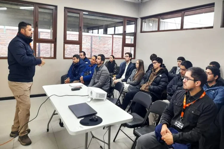 Estudiantes de Facultad de Ingeniería y Ciencias UFRO